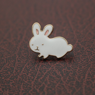 厂家供应 小白兔创意金属徽章定制镂空工艺品卡通纪念品 原创设计