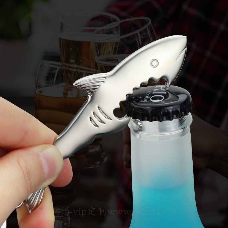 鲨鱼啤酒金属开瓶器钥匙扣创意开业赠送实用小礼品钥匙配饰挂件